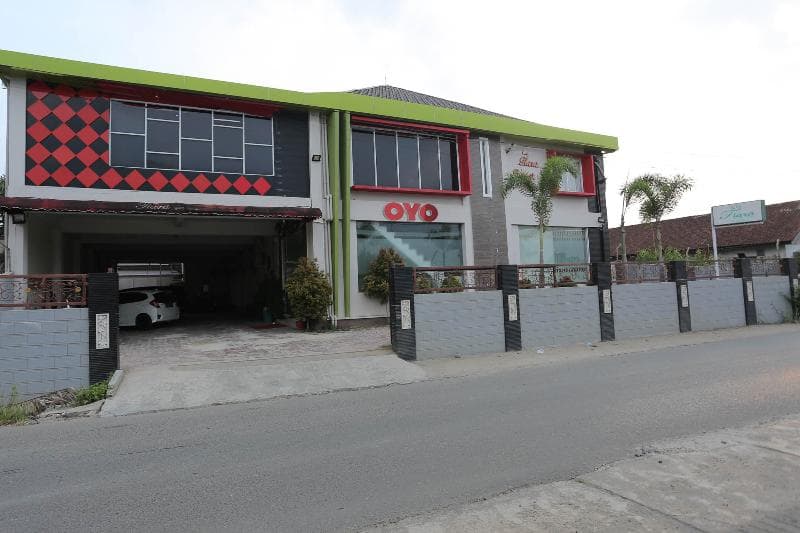 Oyo 1864 Tiara Guest House 3