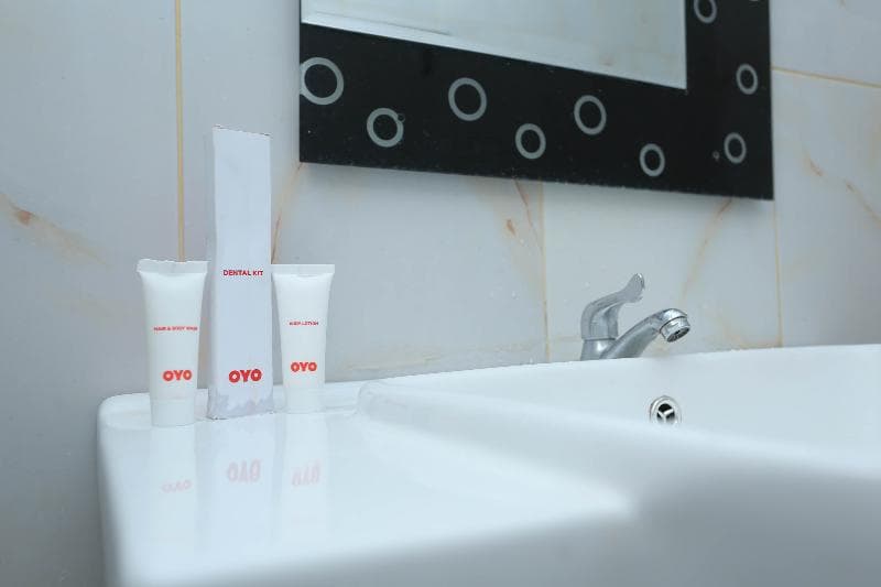 Oyo 1864 Tiara Guest House 4