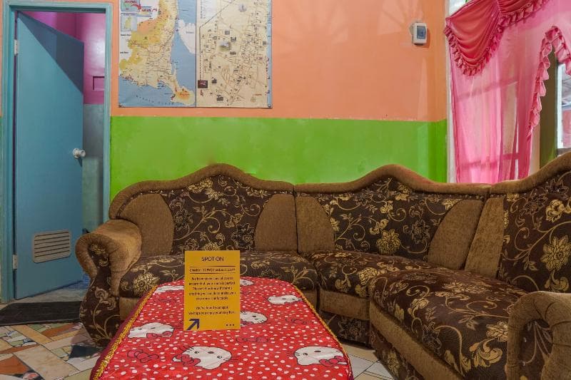 Spot On 1762 Gandrung Payungan Family Inn 3