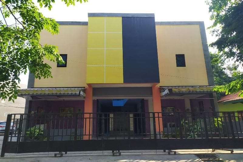 Yulia Guesthouse by OYO Rooms 3
