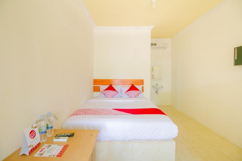 Oyo 921 Hotel Ratu Pantai 5