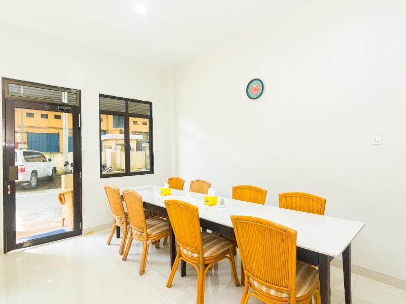Oyo 1867 Kara Guest House 5
