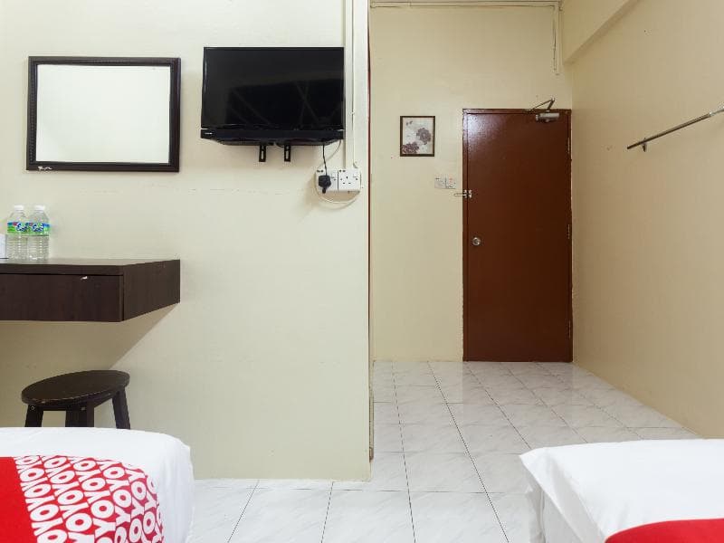 Oyo 796 Jr Hotel