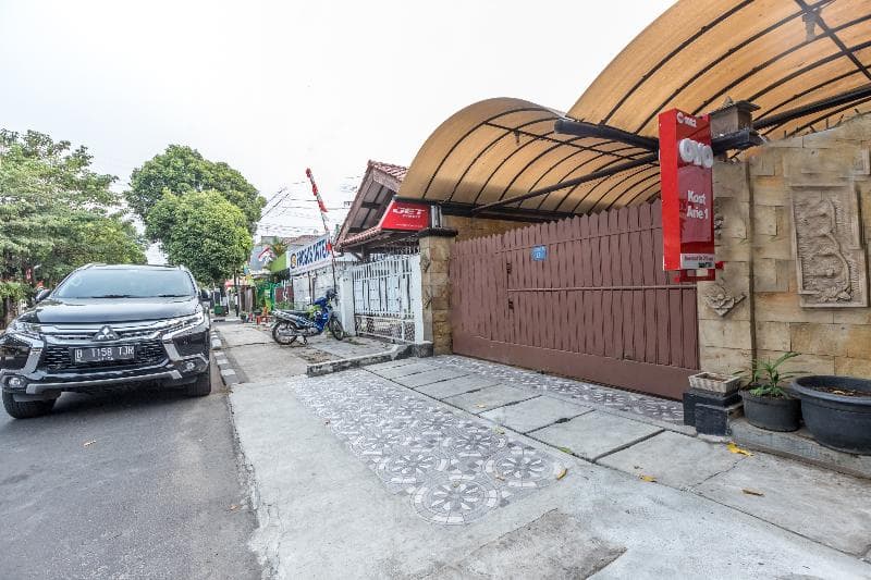 Oyo 1487 Residence Khoe 4