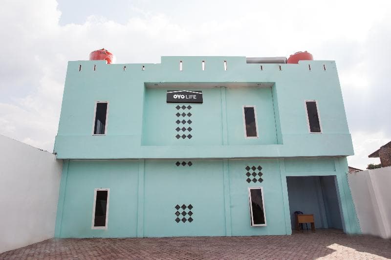 Oyo Life 2601 Homestay Damai Helvetia 3