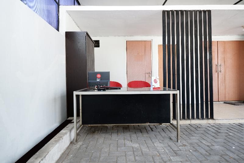 Oyo 1565 Palebon Residence 5