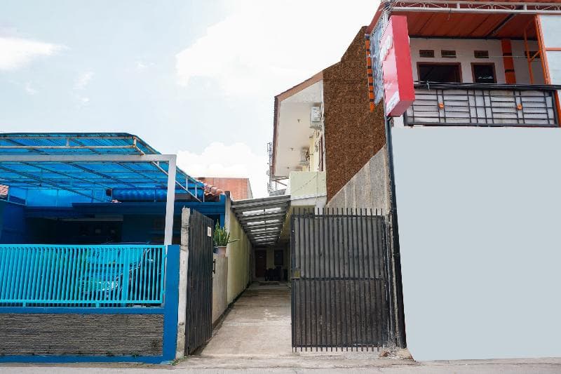 OYO 2401 Ardini Residence Syariah 3