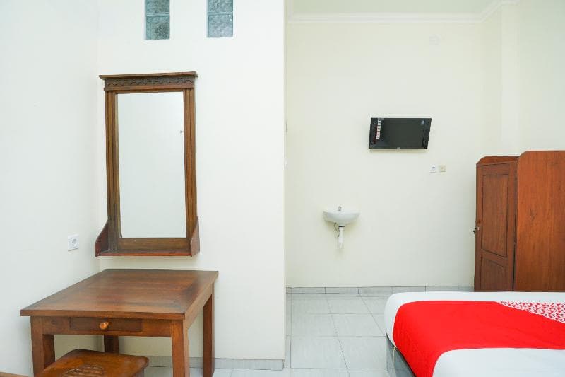 Penginapan Anggrek Syariah 2 By Oyo Rooms 4