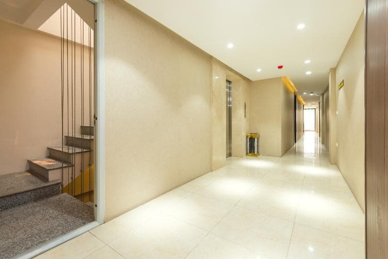 Thang Long Hotel by OYO Rooms 2