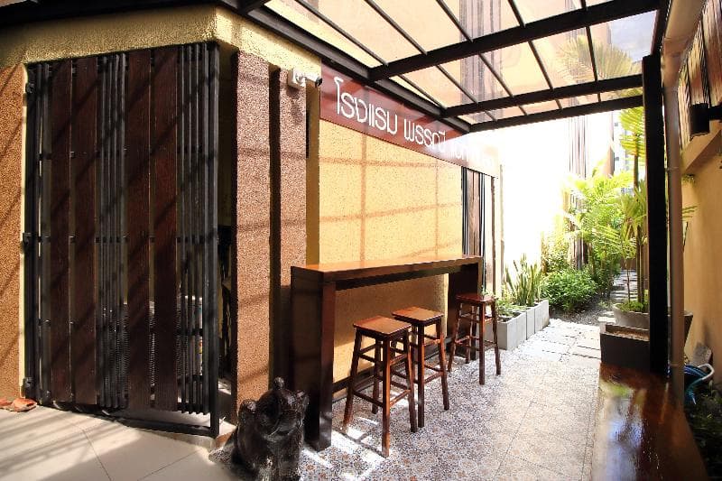 OYO 483 Pannee Hotel Khaosan 3
