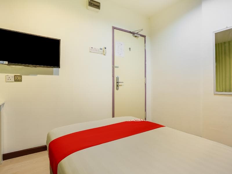 Oyo 89583 Grove Hotel 4