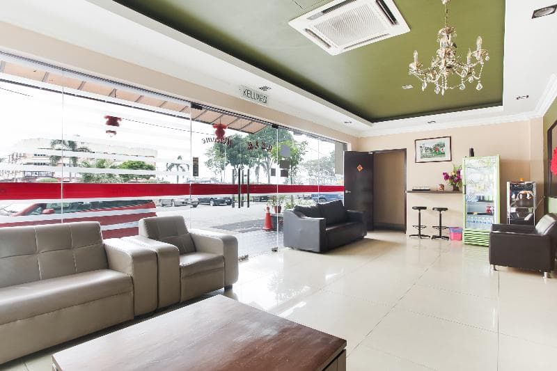 Oyo 89518 Sejati Hotel 3