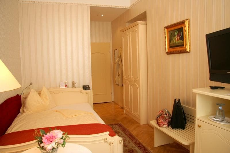 Spot On 89857 Azra Inn (Rumah Tumpangan) photo 1