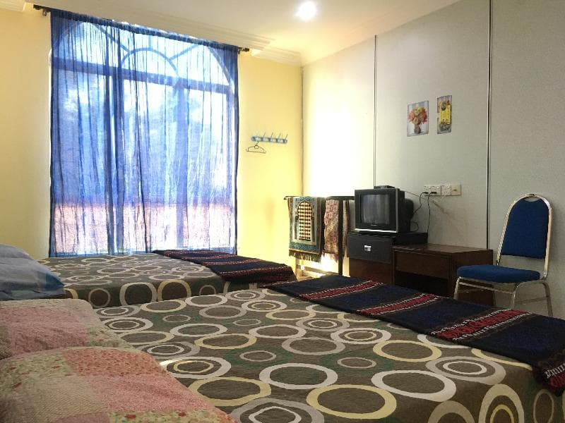 Spot On 89857 Azra Inn (Rumah Tumpangan) 4