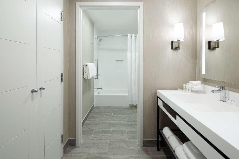 Homewood Suites by Hilton Montreal Midtown 4