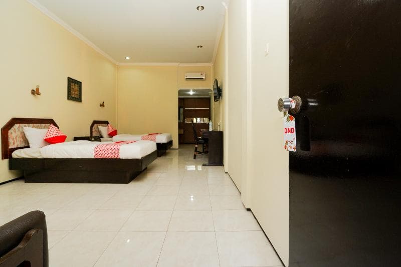 Oyo 1652 Hotel Tampiarto 2