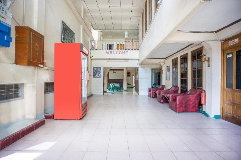 Oyo 2180 Vina Vira Hotel 3