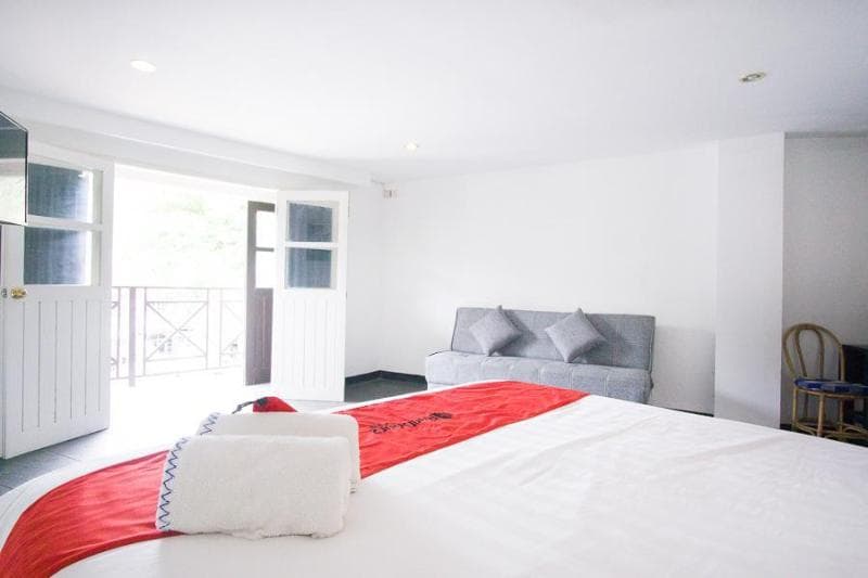 Reddoorz Premium Near Senggigi Beach 5