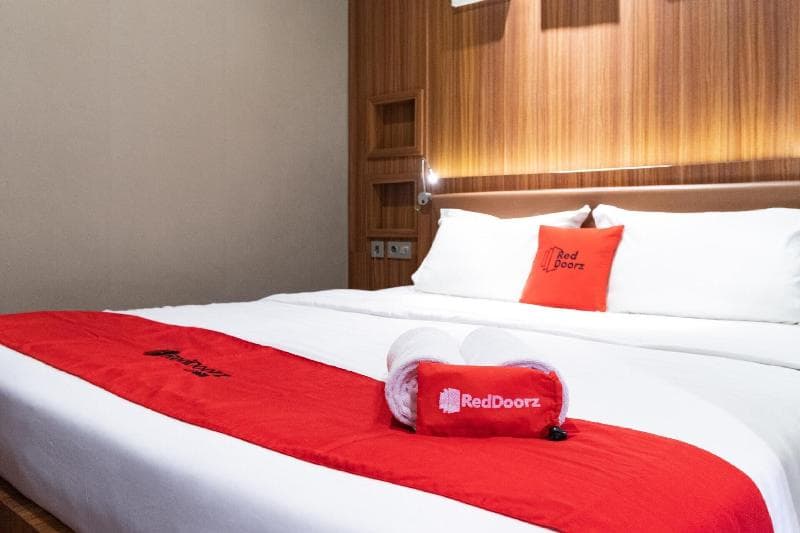 Reddoorz Premium Near Centre Point Mall Medan 5
