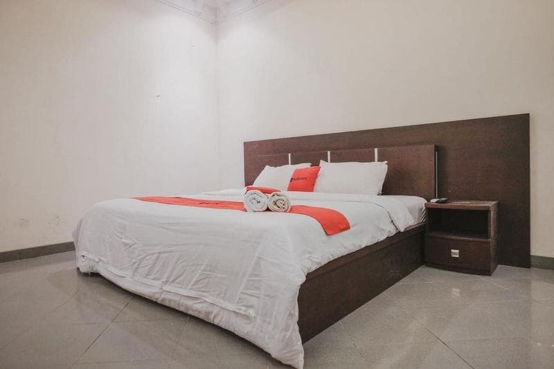 Formerly Reddoorz Premium @ Jalan Pal 10 Jambi 4
