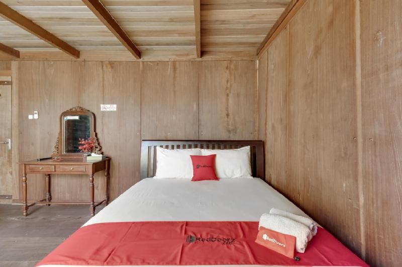 Reddoorz @ Omah Kayu Homestay 4