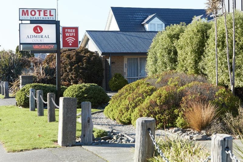 Admiral Court Motel & Apartments photo 1