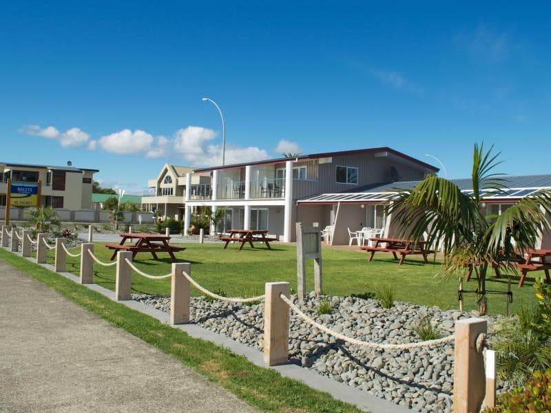 Bailey's At The Beach Motel 2