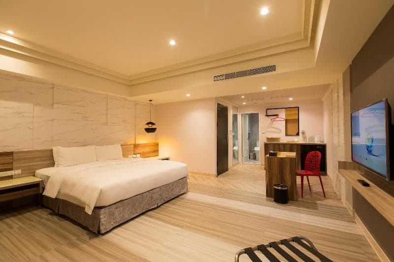 The Young Hotel 2