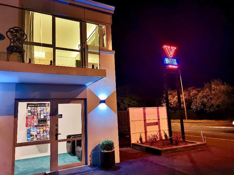 V Motel 2
