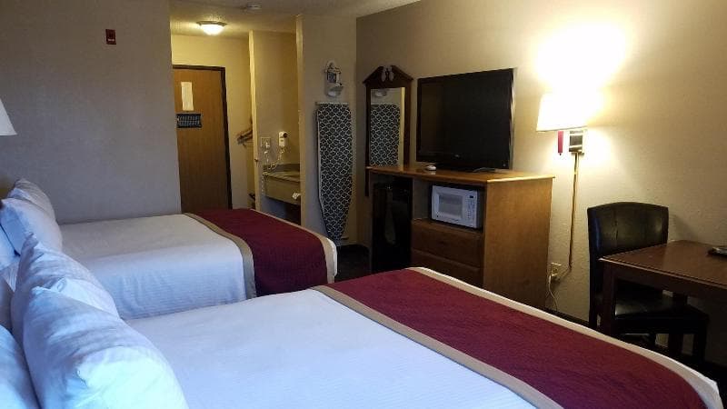 New Victorian Inn & Suites York 4
