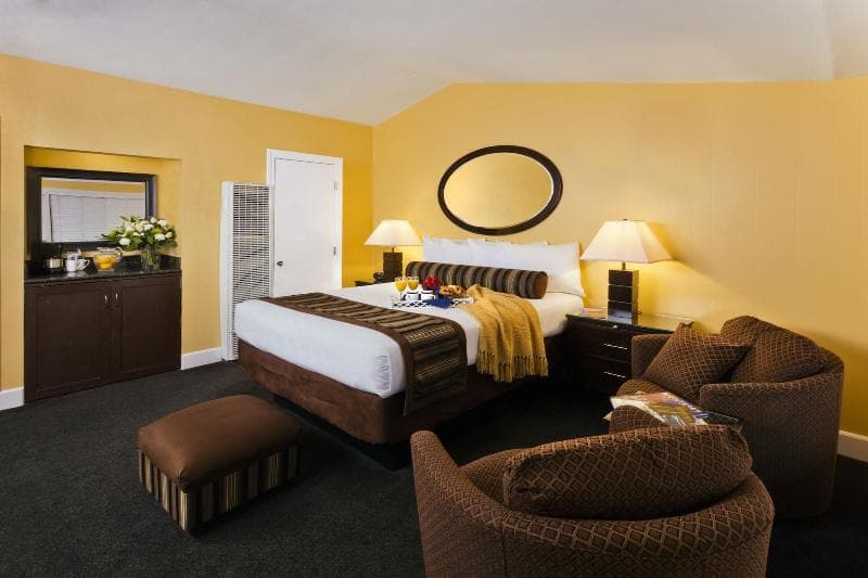 Monterey Peninsula Inn 3