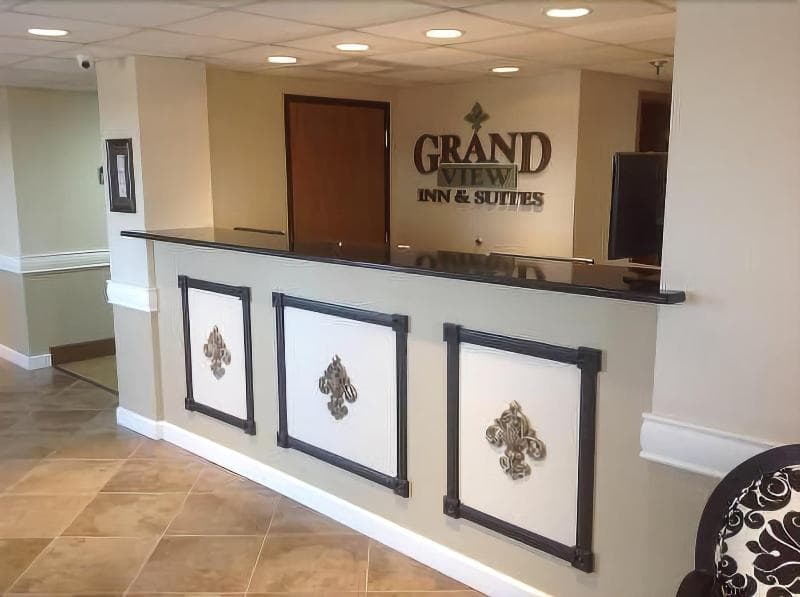 Grand View Inn & Suites 5