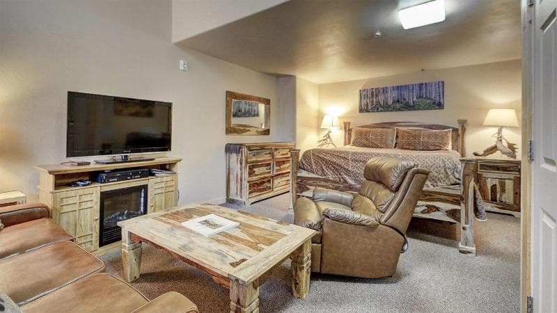 Eagle Fire Lodge & Cabins main