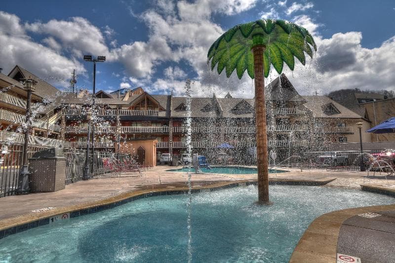 Crossroads Inn & Suites photo 1