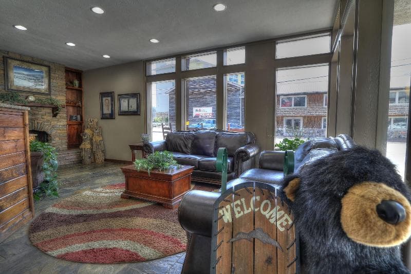 Crossroads Inn & Suites 5