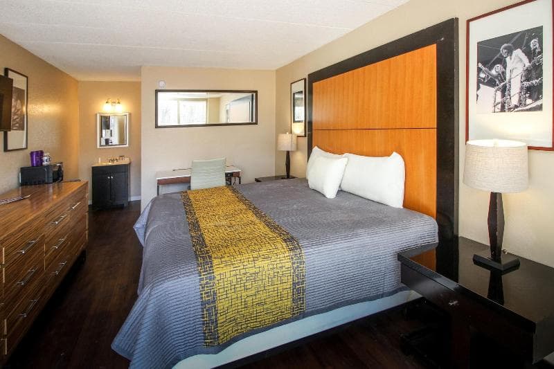 Apm Inn & Suites 4