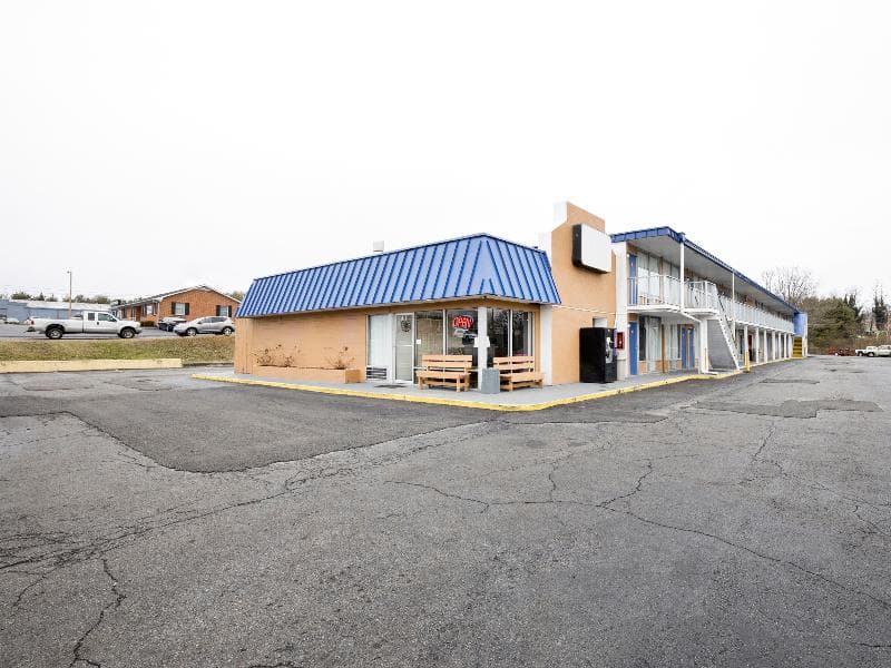 Oyo Hotel Wytheville I-77 & I-81 5