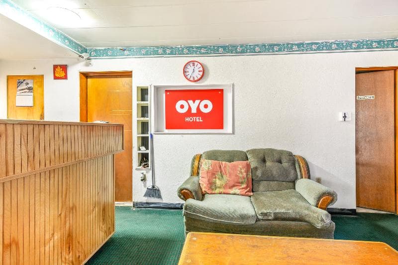 Oyo Hotel Downtown Peoria I-74 5