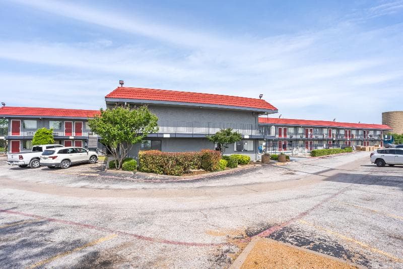 OYO Hotel Fort Worth East Gateway Ball Park 4