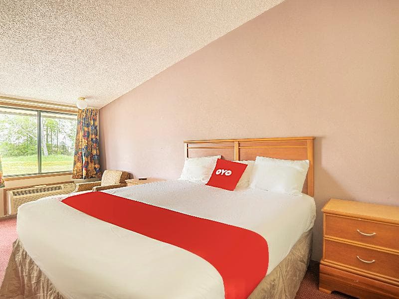 OYO Hotel Daleville AL Hwy 84 4