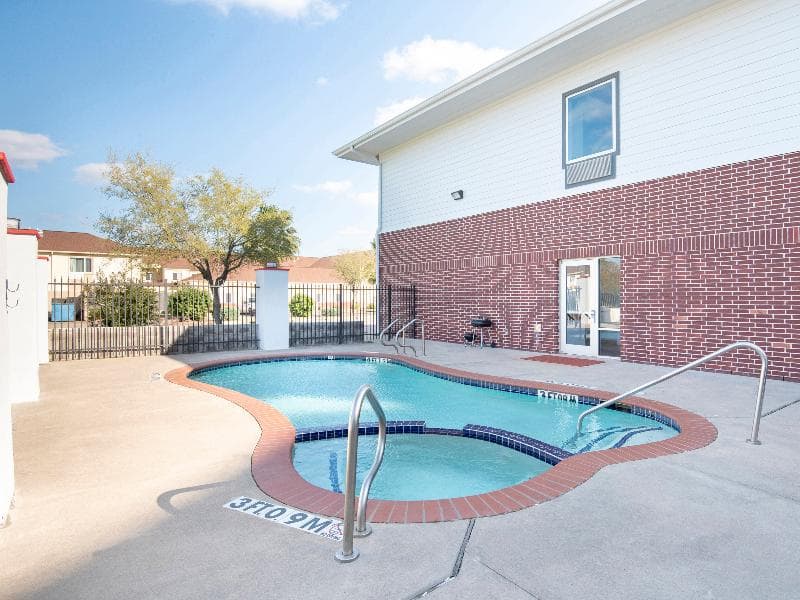 Oyo Townhouse Clute Lake Jackson 4