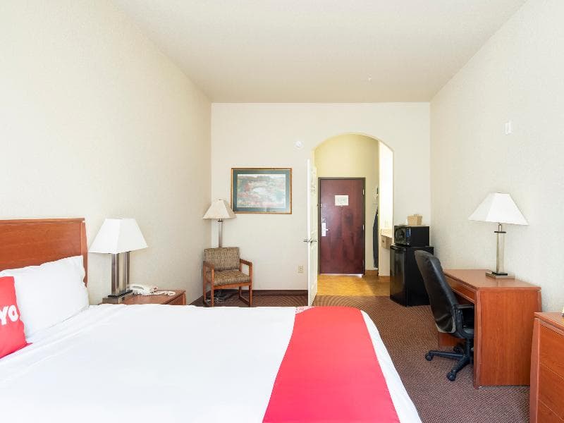 Oyo Townhouse Clute Lake Jackson 2