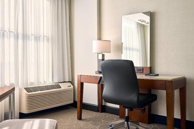 Delta Hotels By Marriott Milwaukee Northwest 4