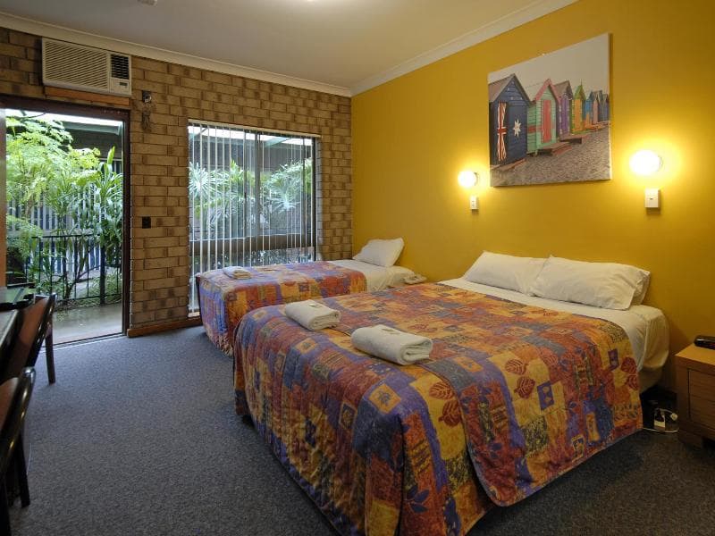 Pavlos Motel main