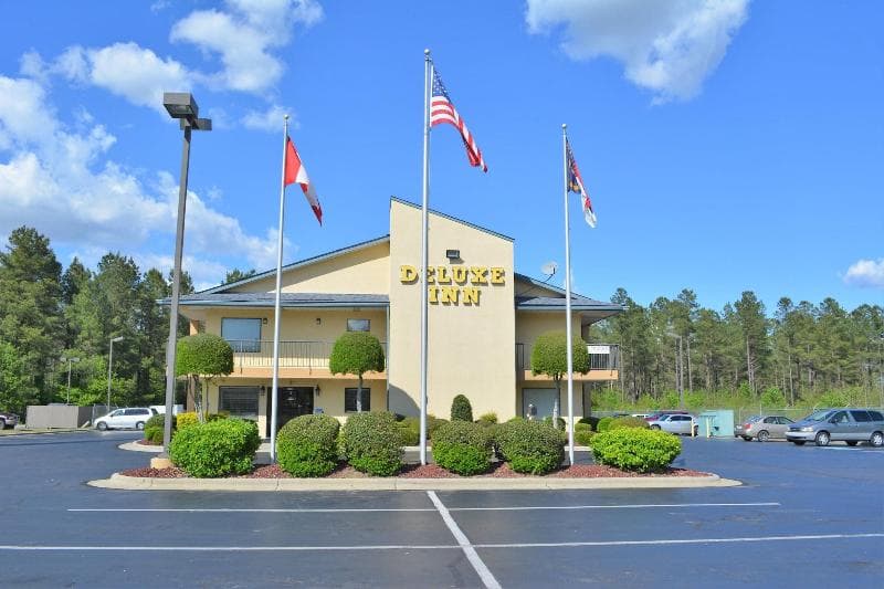 Deluxe Inn Fayetteville 4