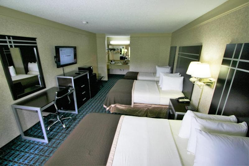 Deluxe Inn Fayetteville 2