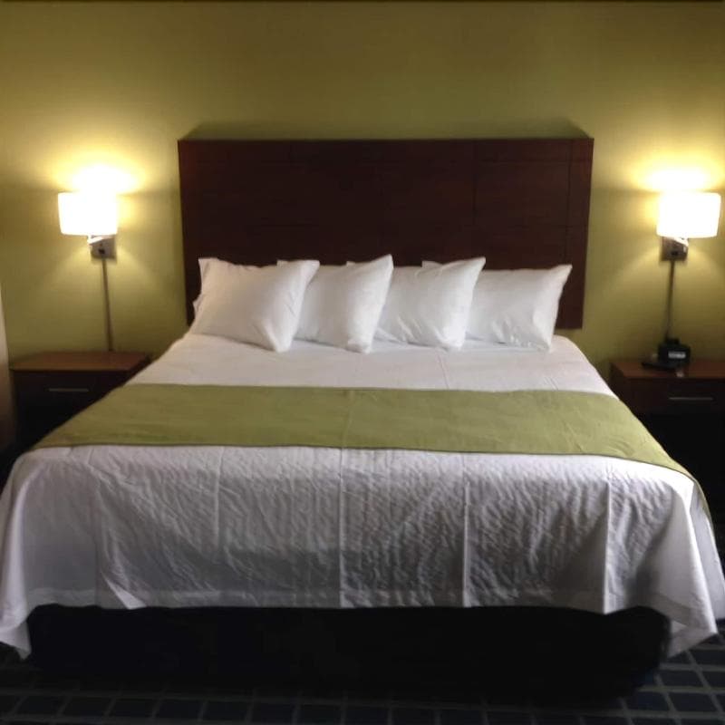 Brookstone Lodge & Suites 2