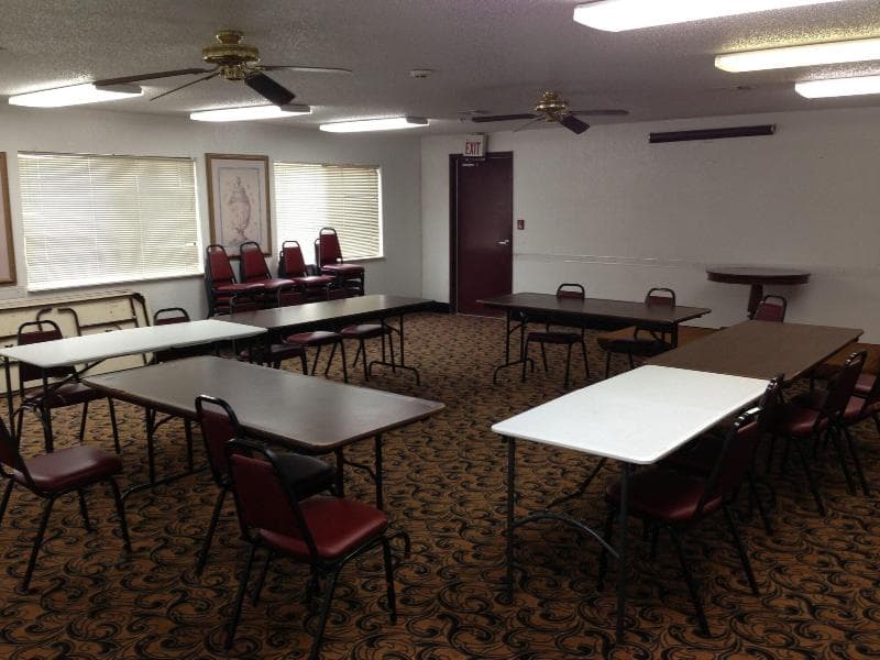 Brentwood Inn & Suites photo 1