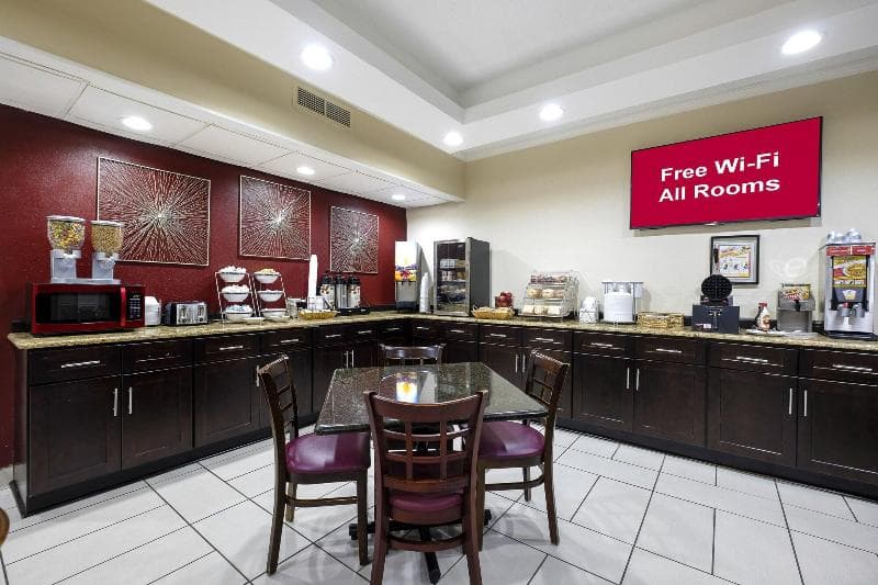 Red Roof Inn & Suites Jacksonville 3