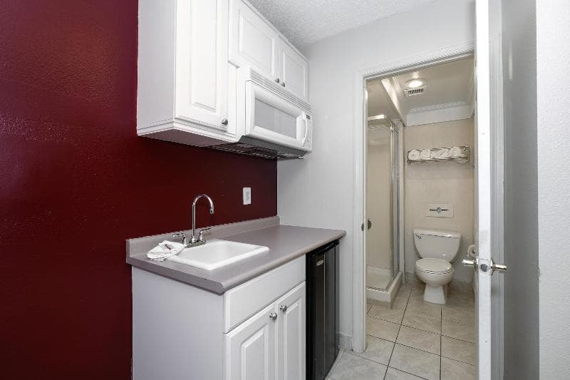 Red Roof Inn & Suites Jacksonville 4